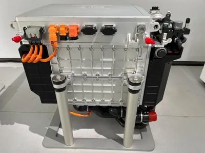 燃料電池新突破 億華通180kW大功率發(fā)動(dòng)機(jī)亮相，引爆行業(yè)下一階段競(jìng)爭(zhēng)力